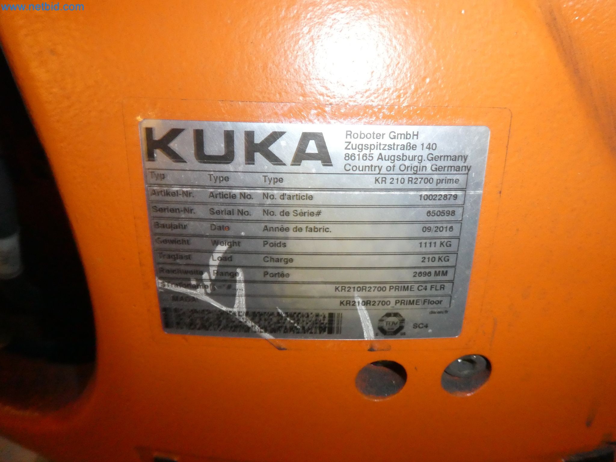 Robots, welding equipment and assembly accessories from the automotive industry-16