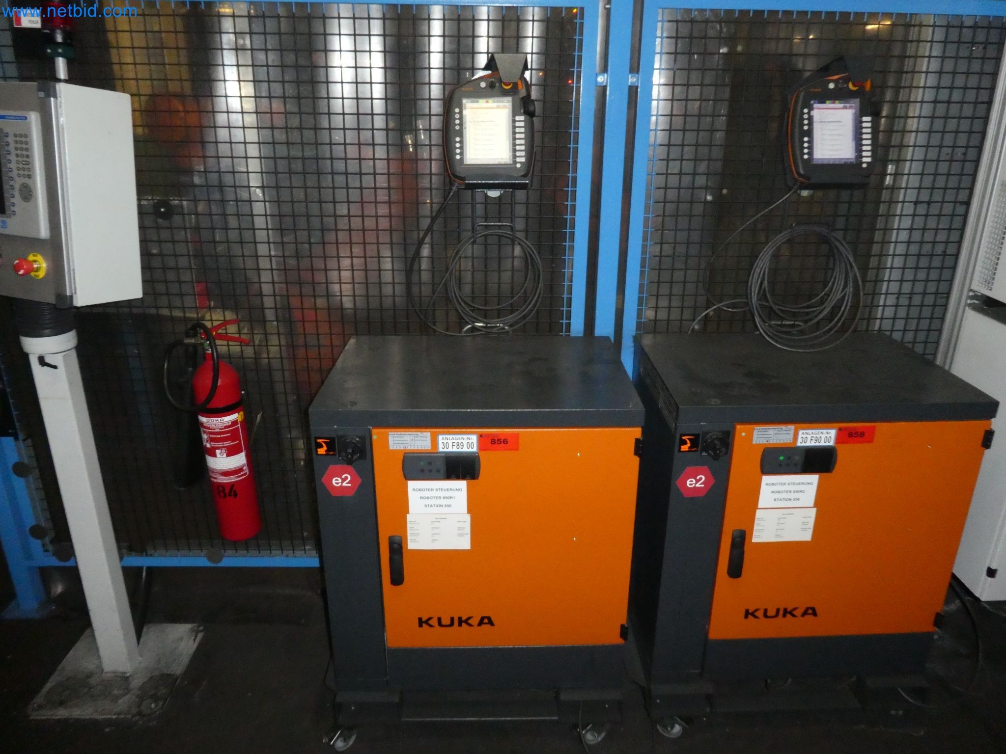 Robots, welding equipment and assembly accessories from the automotive industry-170