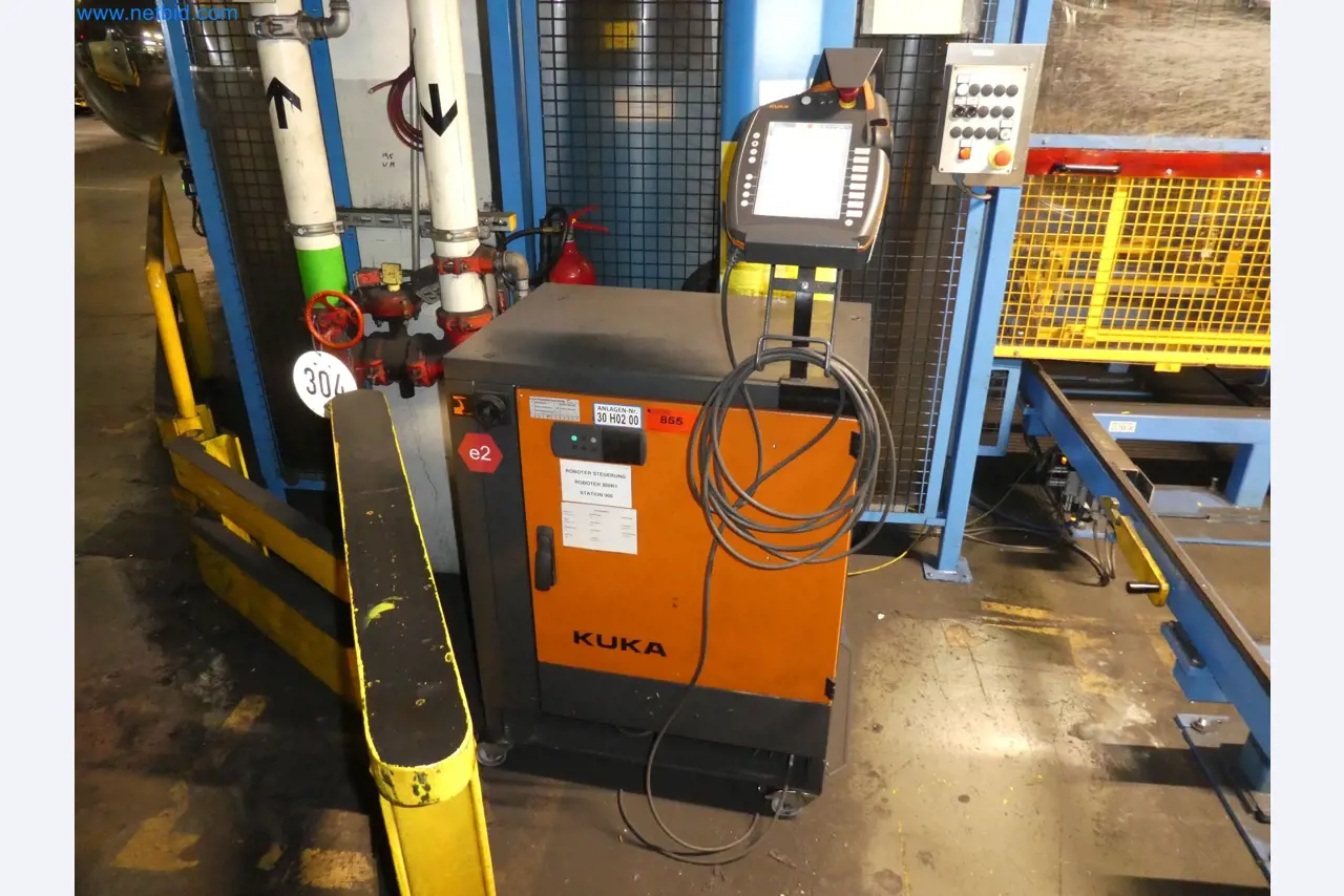 Robots, welding equipment and assembly accessories from the automotive industry-171