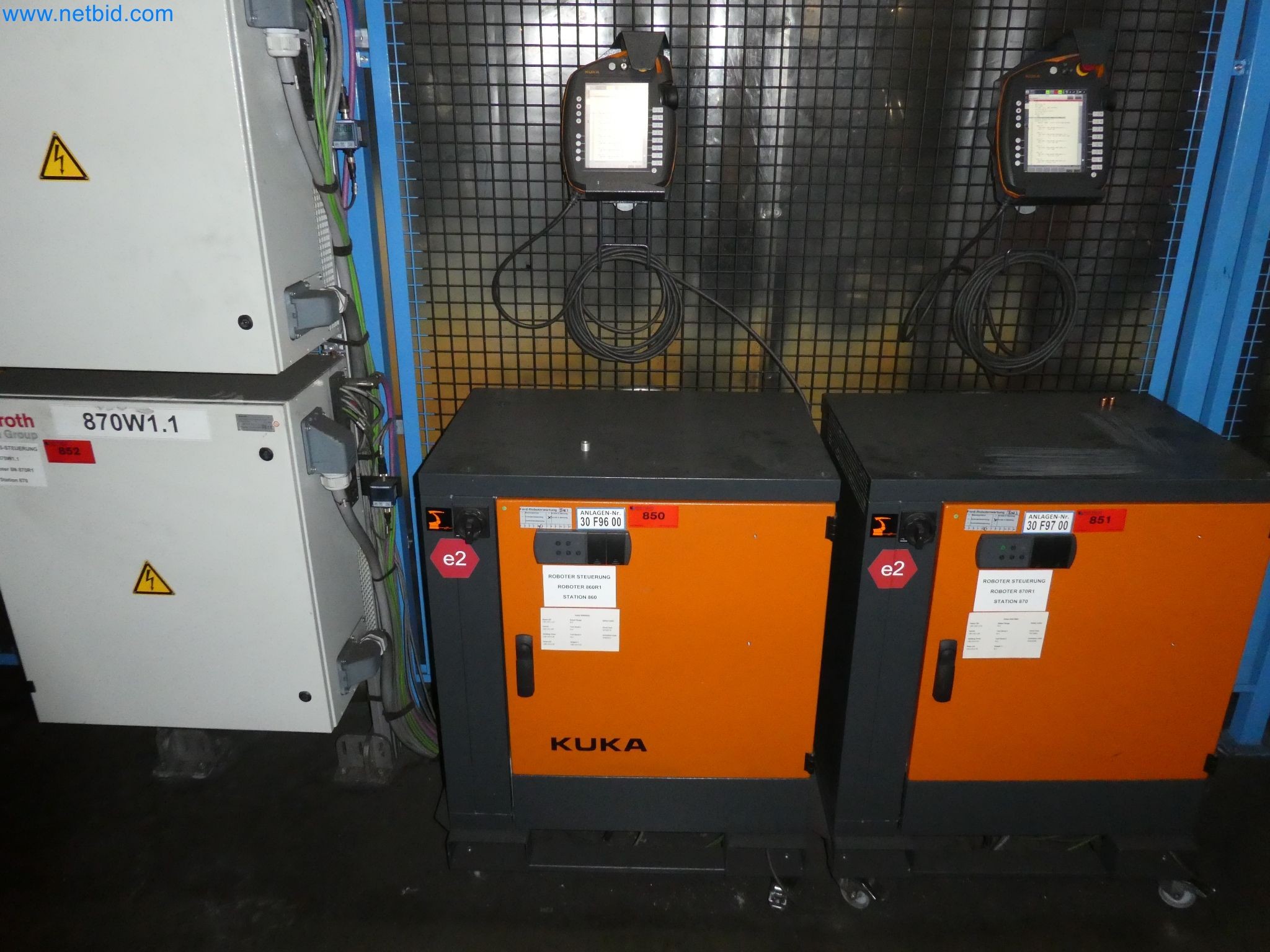 Robots, welding equipment and assembly accessories from the automotive industry-172