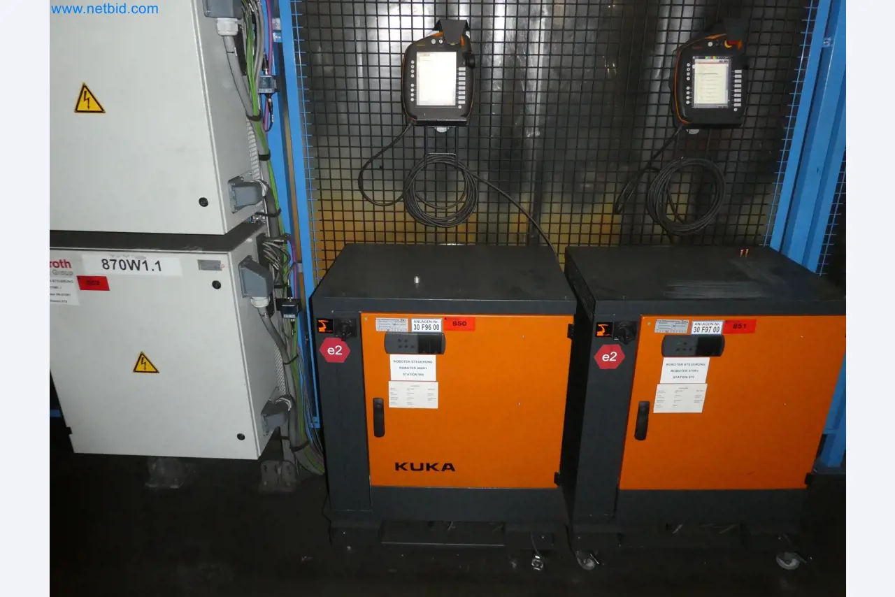 Robots, welding equipment and assembly accessories from the automotive industry-172