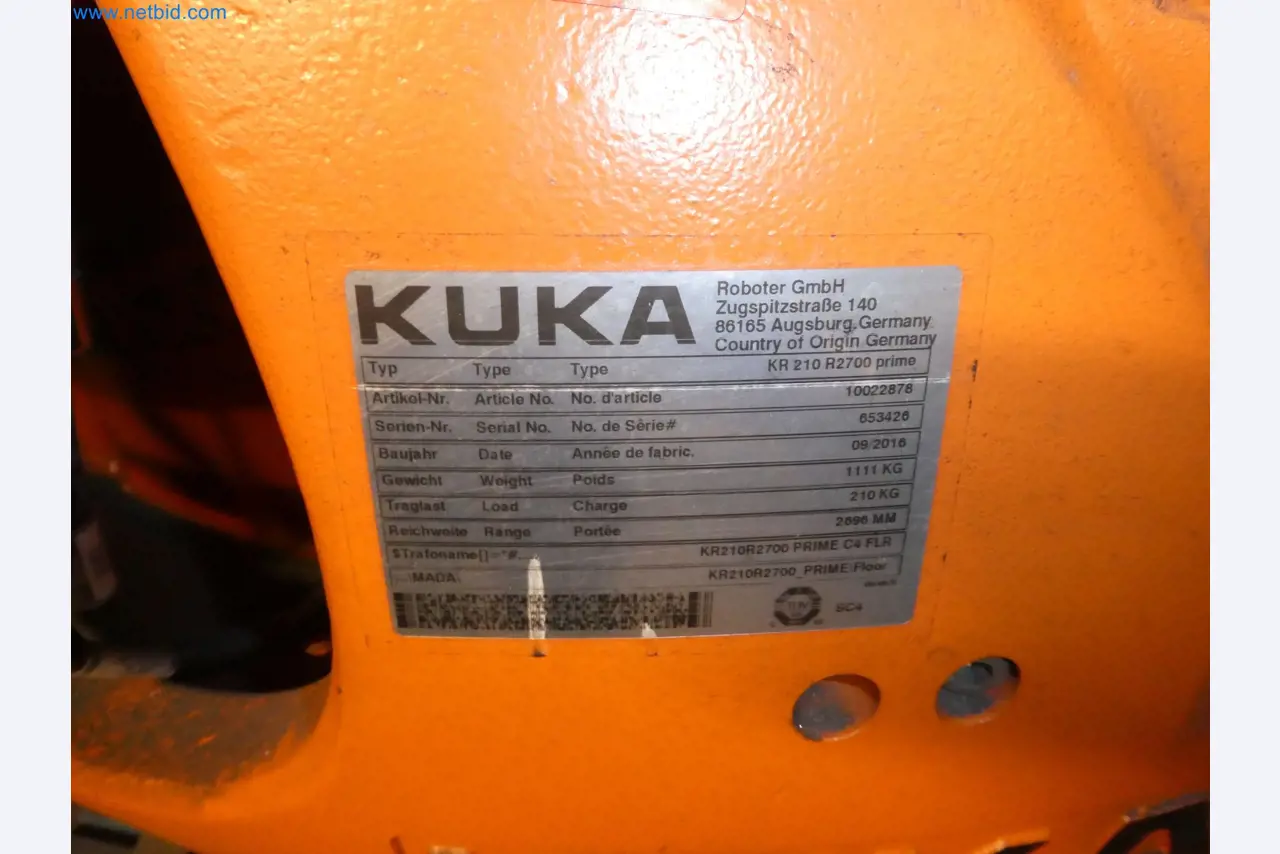 Robots, welding equipment and assembly accessories from the automotive industry-173