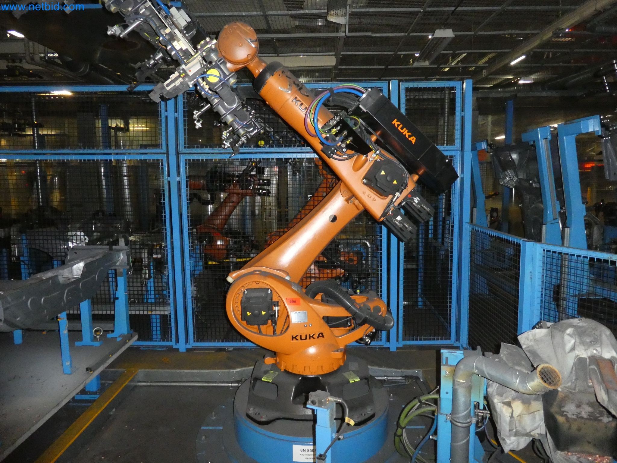 Robots, welding equipment and assembly accessories from the automotive industry-175