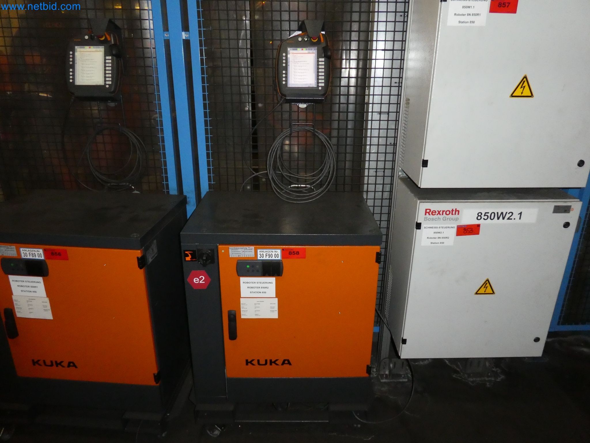 Robots, welding equipment and assembly accessories from the automotive industry-177