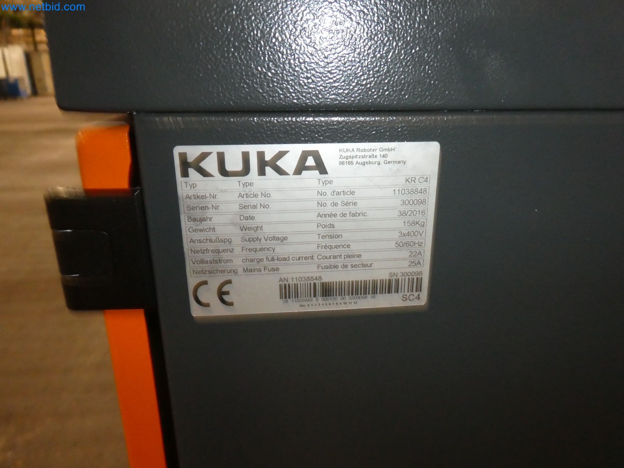 Robots, welding equipment and assembly accessories from the automotive industry-183