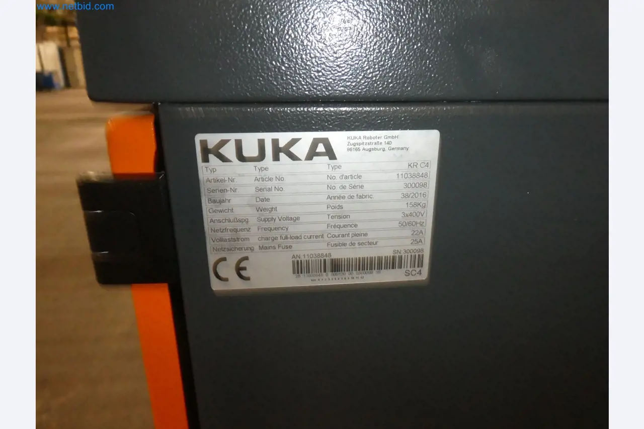 Robots, welding equipment and assembly accessories from the automotive industry-183