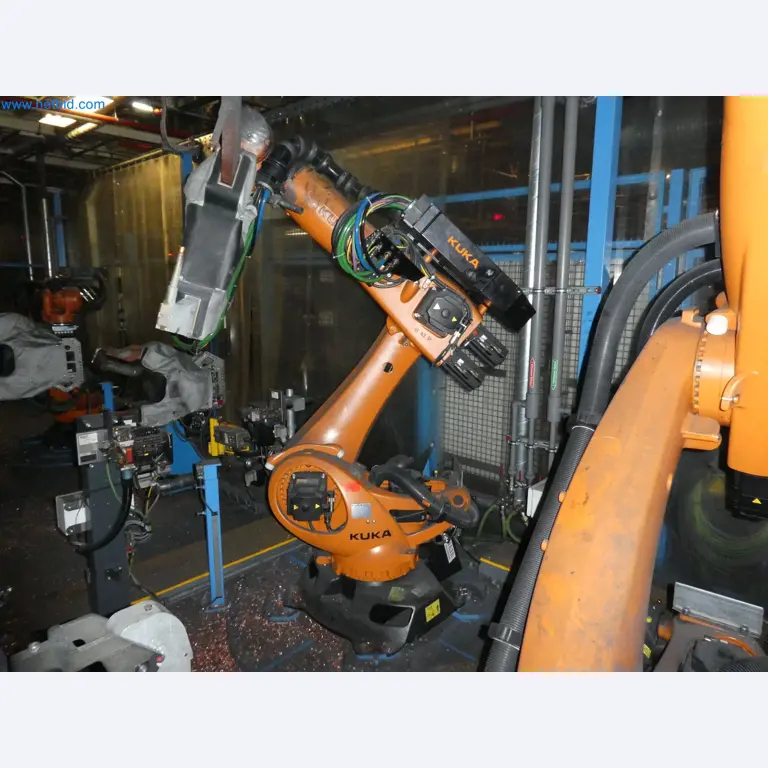 Robots, welding equipment and assembly accessories from the automotive industry-184