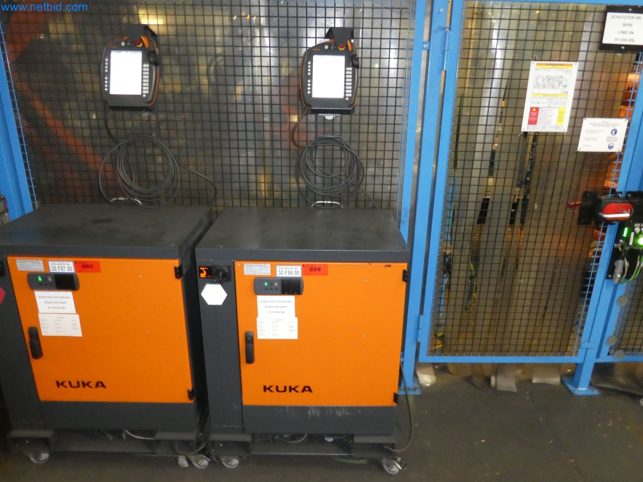 Robots, welding equipment and assembly accessories from the automotive industry-185