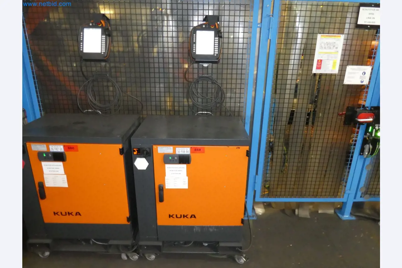 Robots, welding equipment and assembly accessories from the automotive industry-185