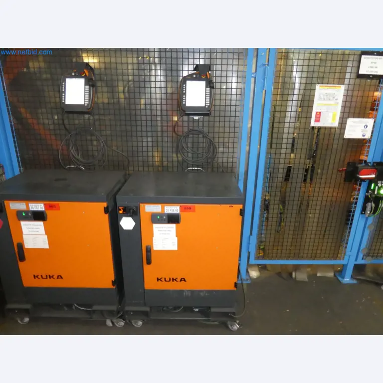 Robots, welding equipment and assembly accessories from the automotive industry-185