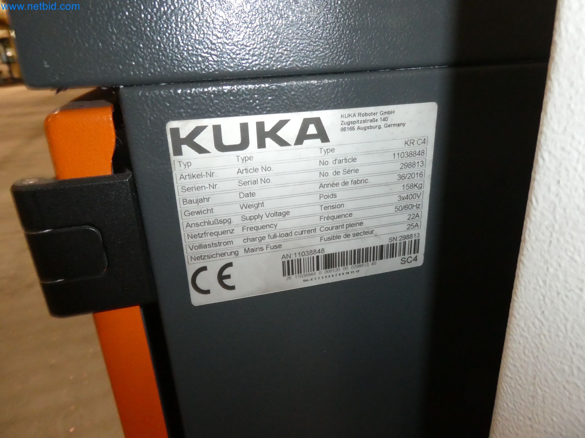 Robots, welding equipment and assembly accessories from the automotive industry-186