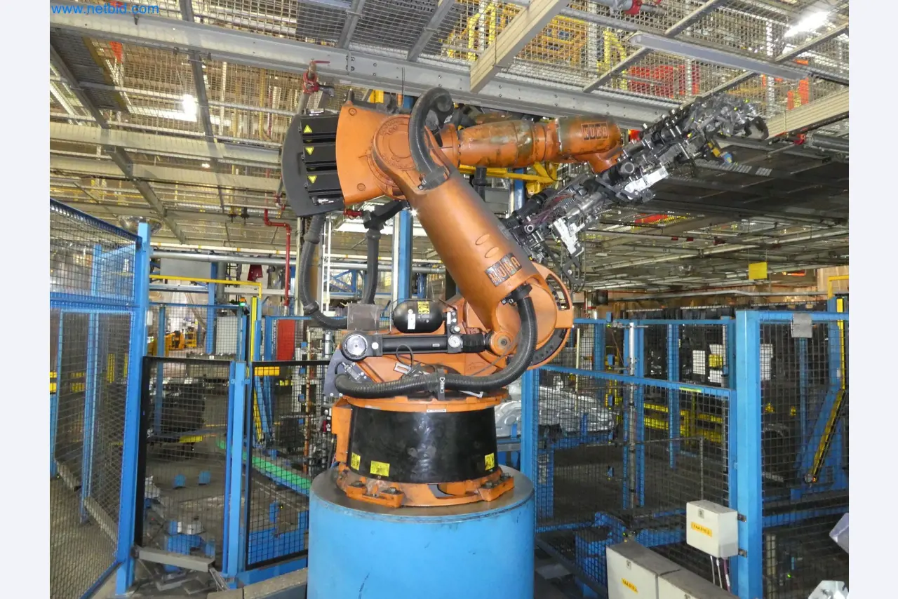 Robots, welding equipment and assembly accessories from the automotive industry-188