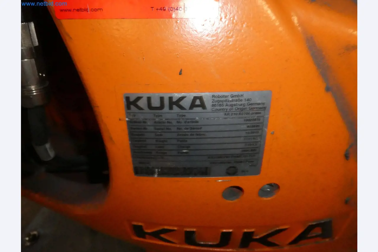 Robots, welding equipment and assembly accessories from the automotive industry-193