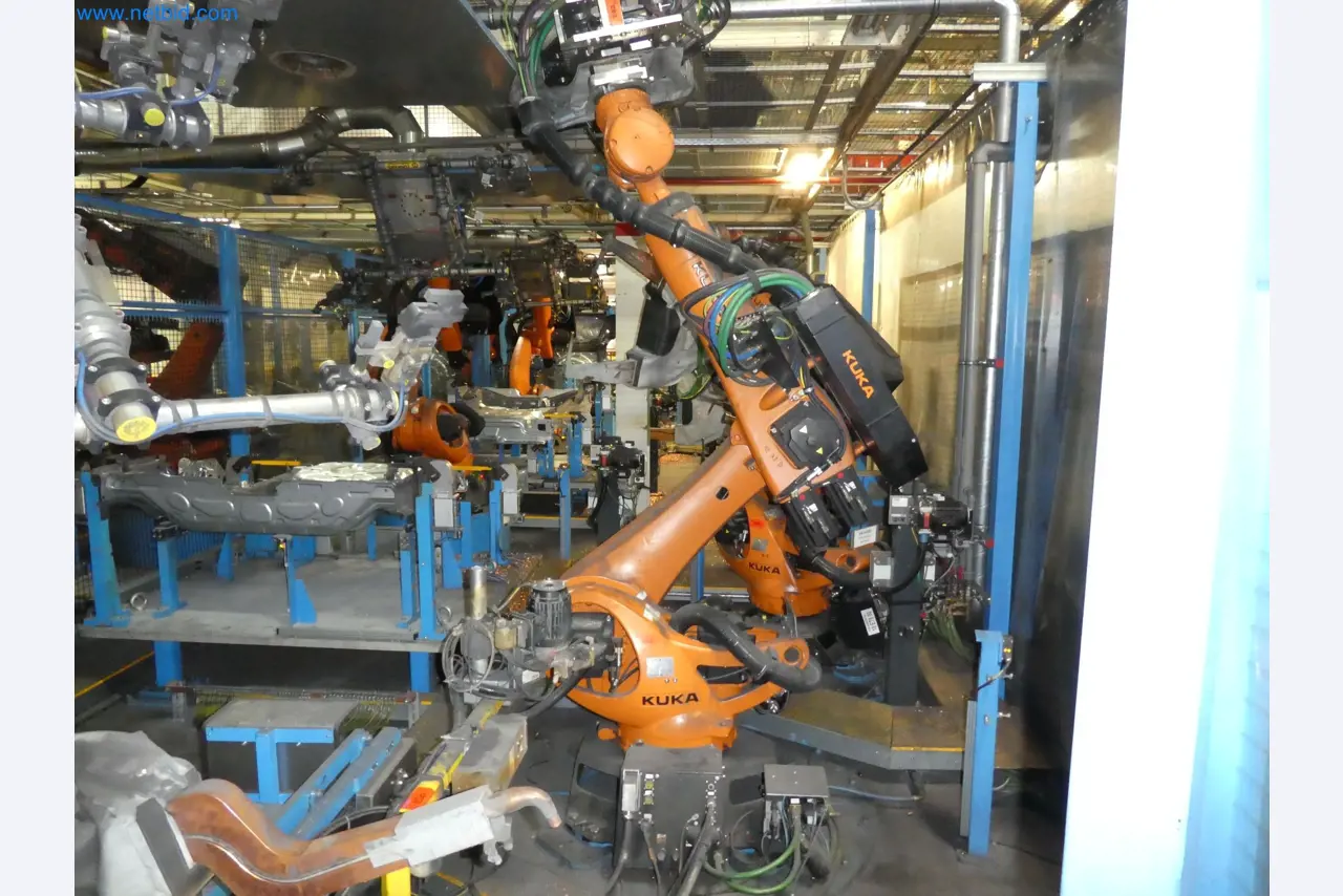 Robots, welding equipment and assembly accessories from the automotive industry-194