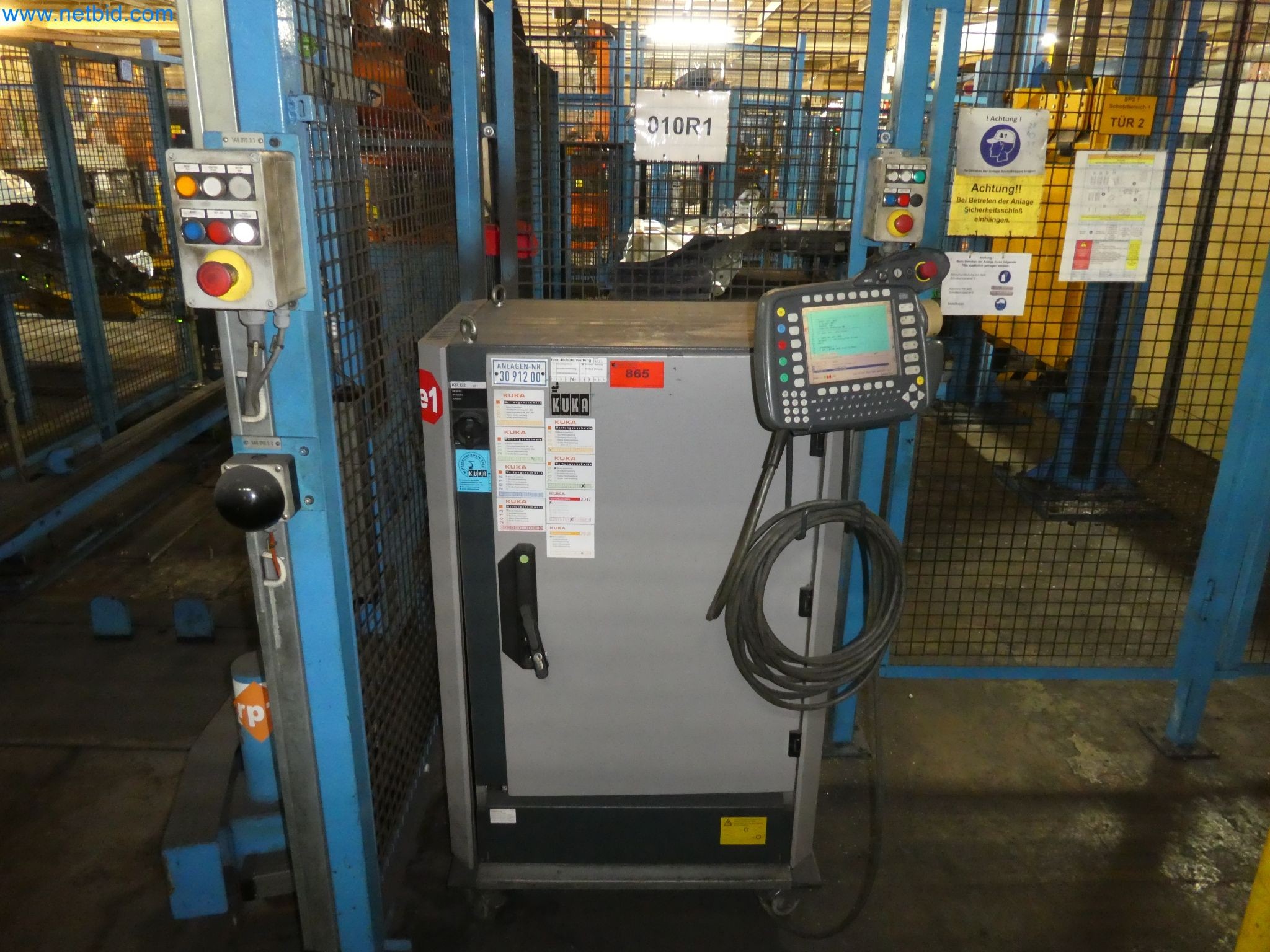 Robots, welding equipment and assembly accessories from the automotive industry-195