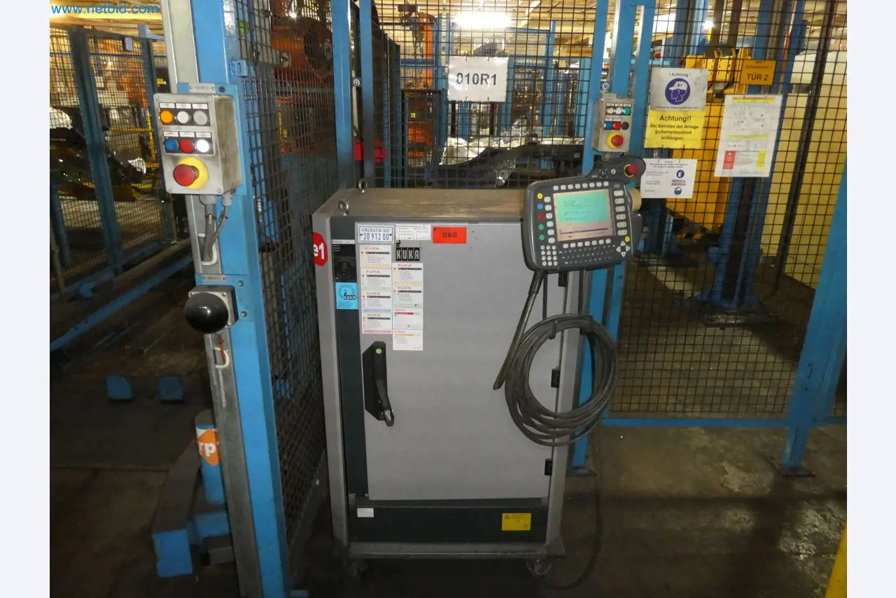 Robots, welding equipment and assembly accessories from the automotive industry-195