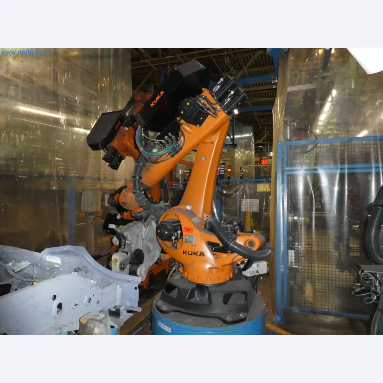 Robots, welding equipment and assembly accessories from the automotive industry-19
