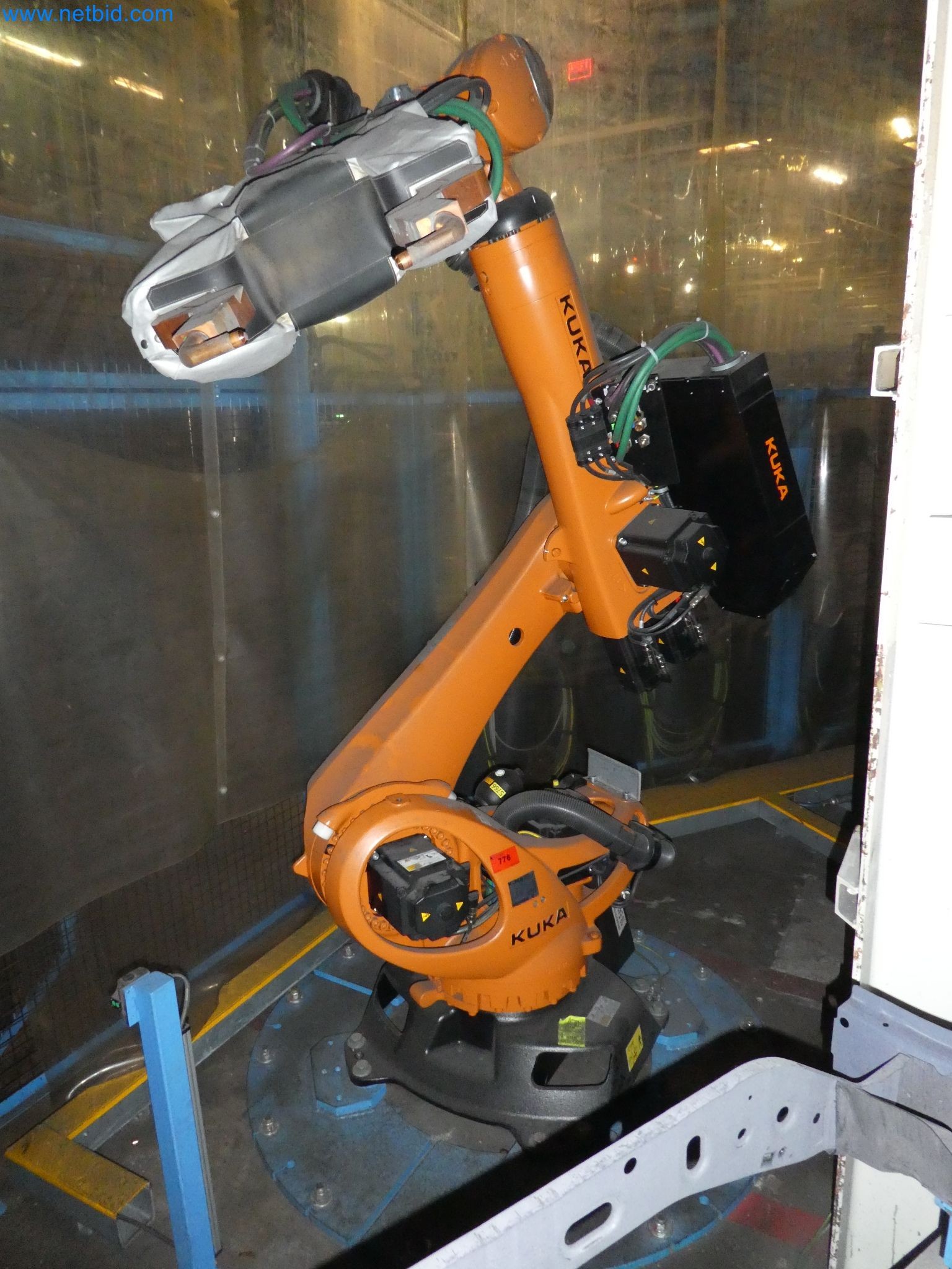 Robots, welding equipment and assembly accessories from the automotive industry-1