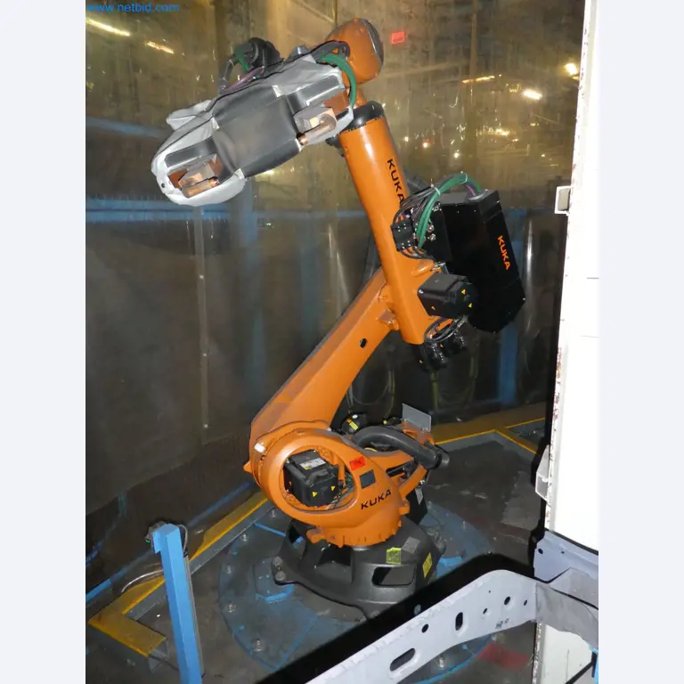 Robots, welding equipment and assembly accessories from the automotive industry-1