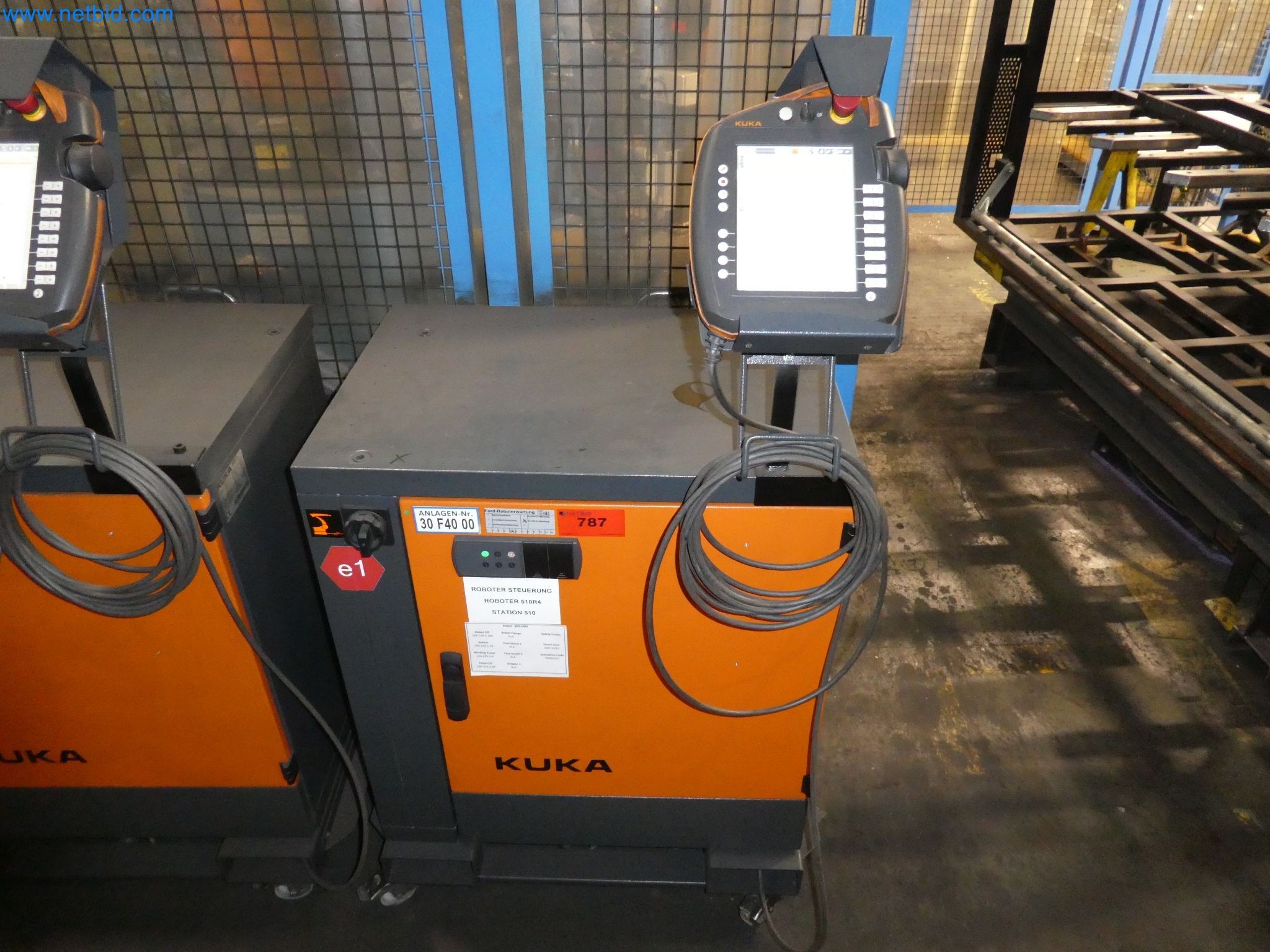 Robots, welding equipment and assembly accessories from the automotive industry-20