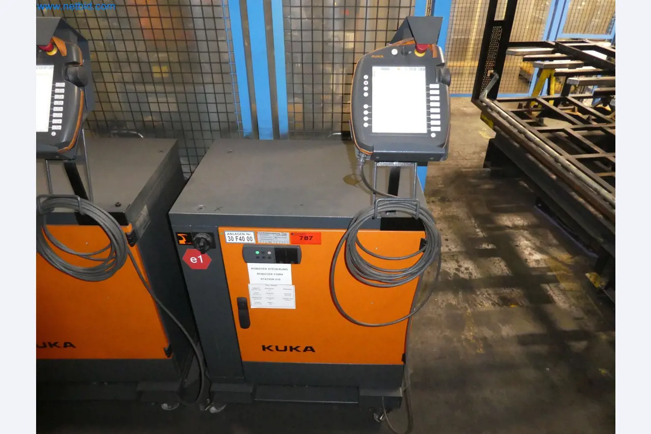 Robots, welding equipment and assembly accessories from the automotive industry-20