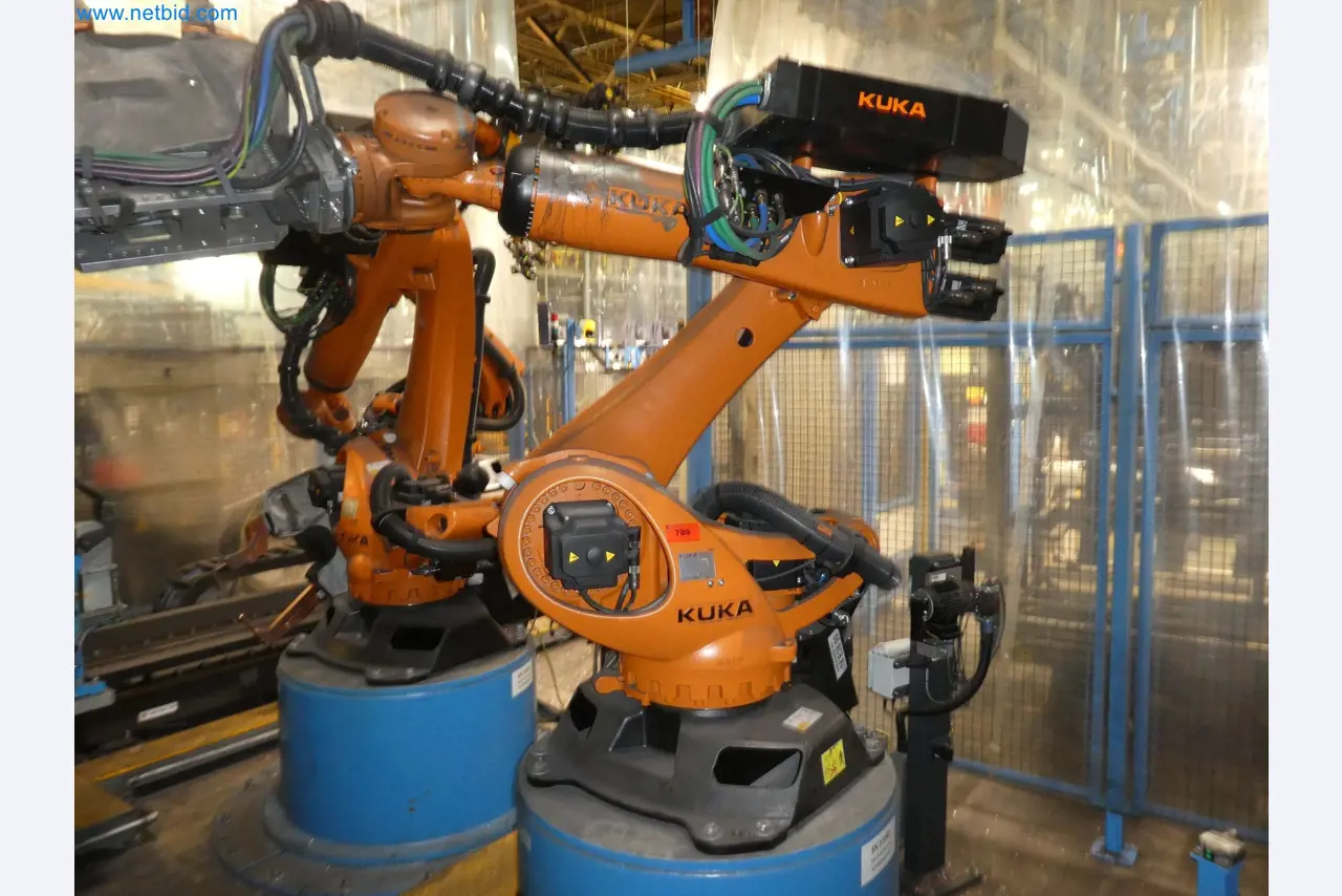 Robots, welding equipment and assembly accessories from the automotive industry-22