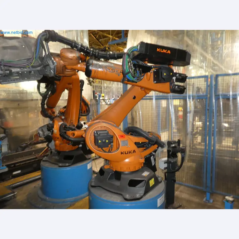 Robots, welding equipment and assembly accessories from the automotive industry-22