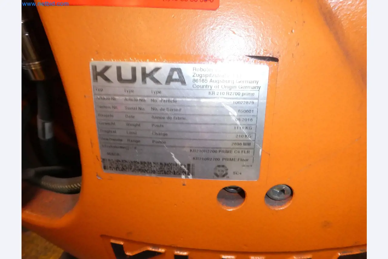 Robots, welding equipment and assembly accessories from the automotive industry-23