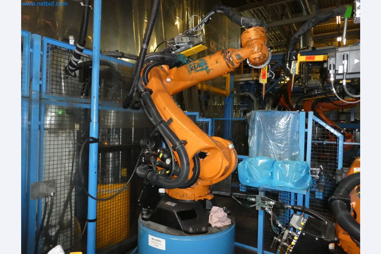 Robots, welding equipment and assembly accessories from the automotive industry-27