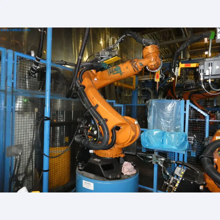 Robots, welding equipment and assembly accessories from the automotive industry-27