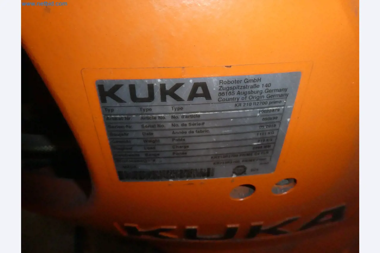 Robots, welding equipment and assembly accessories from the automotive industry-2