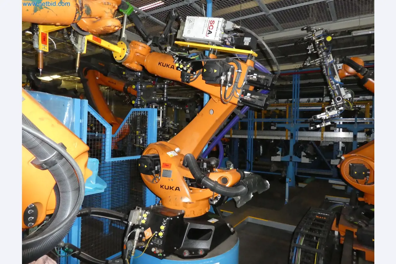 Robots, welding equipment and assembly accessories from the automotive industry-30