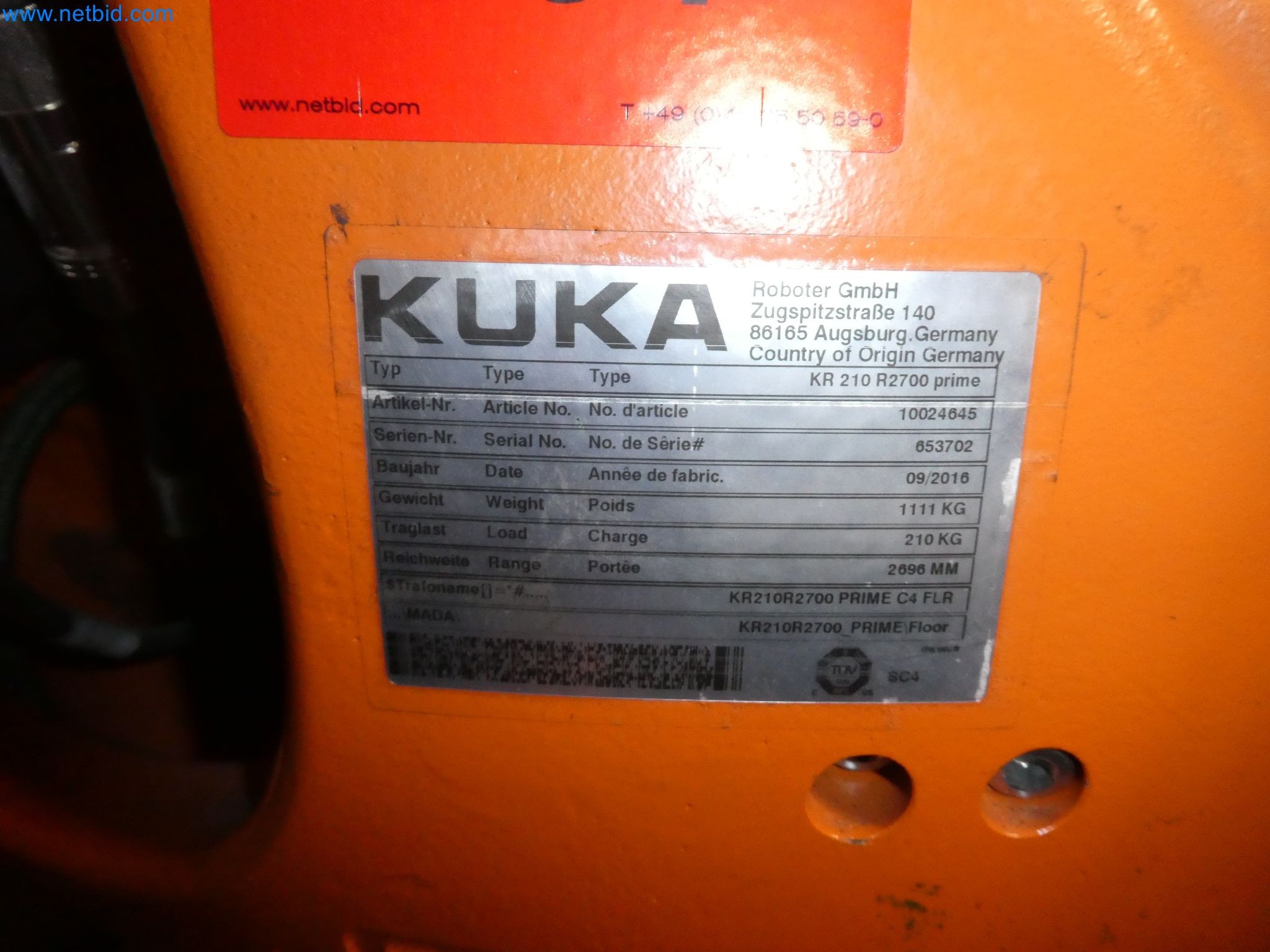 Robots, welding equipment and assembly accessories from the automotive industry-31