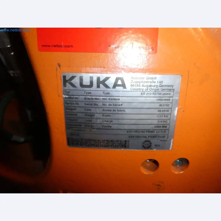 Robots, welding equipment and assembly accessories from the automotive industry-31