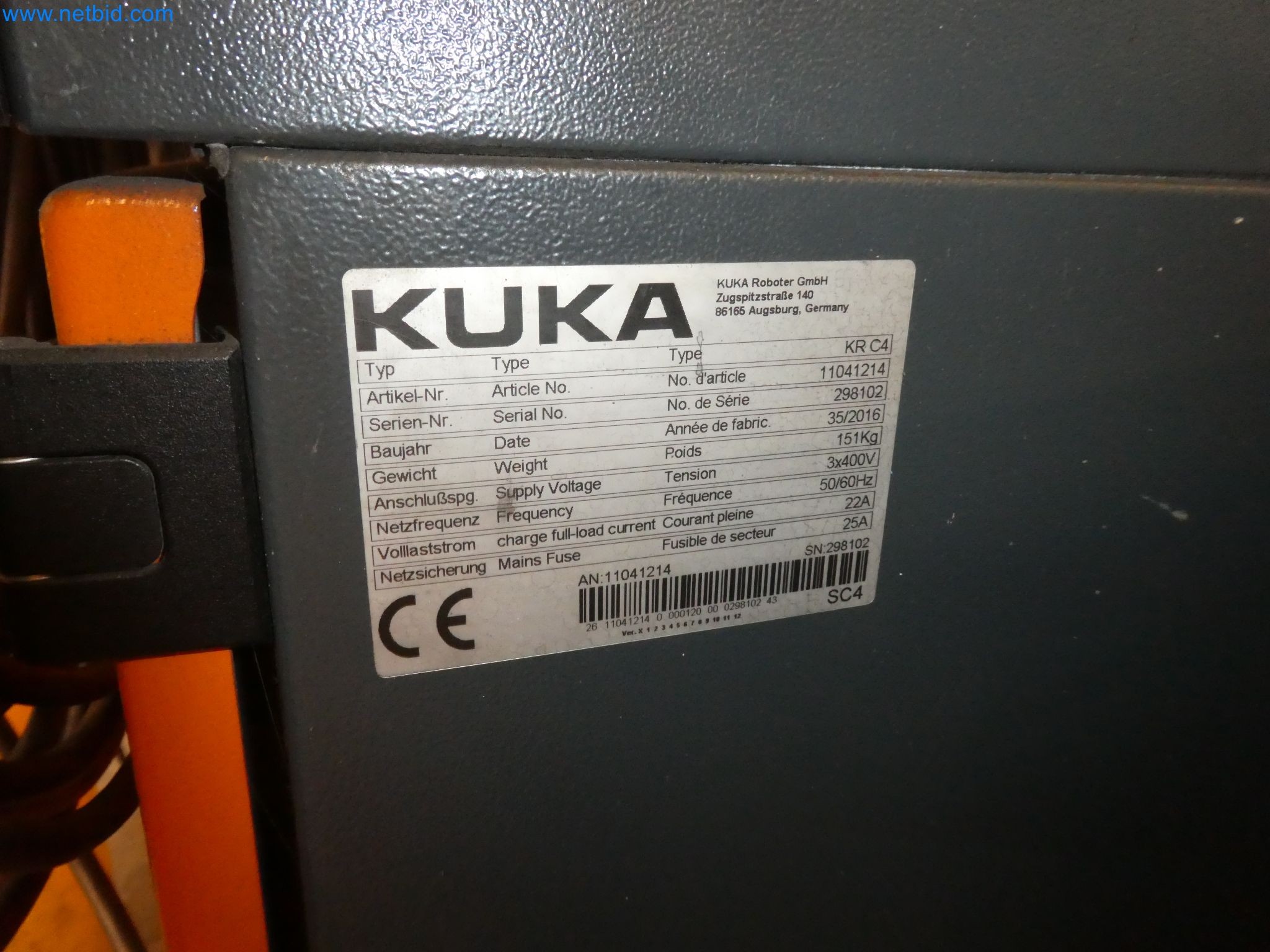 Robots, welding equipment and assembly accessories from the automotive industry-32