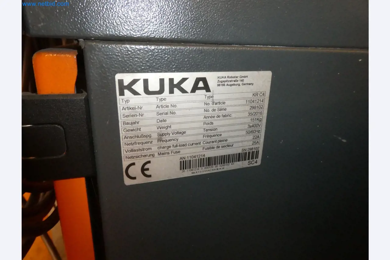 Robots, welding equipment and assembly accessories from the automotive industry-32