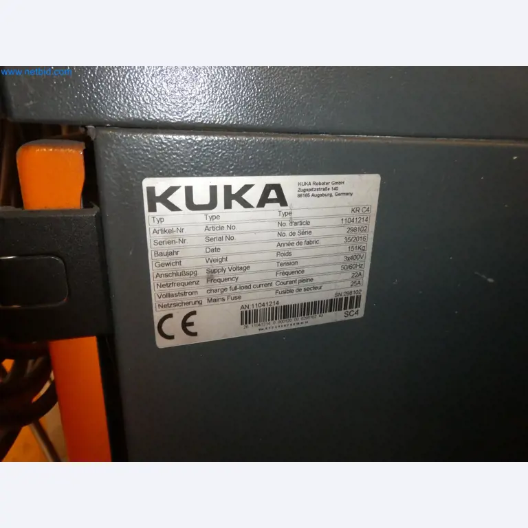 Robots, welding equipment and assembly accessories from the automotive industry-32