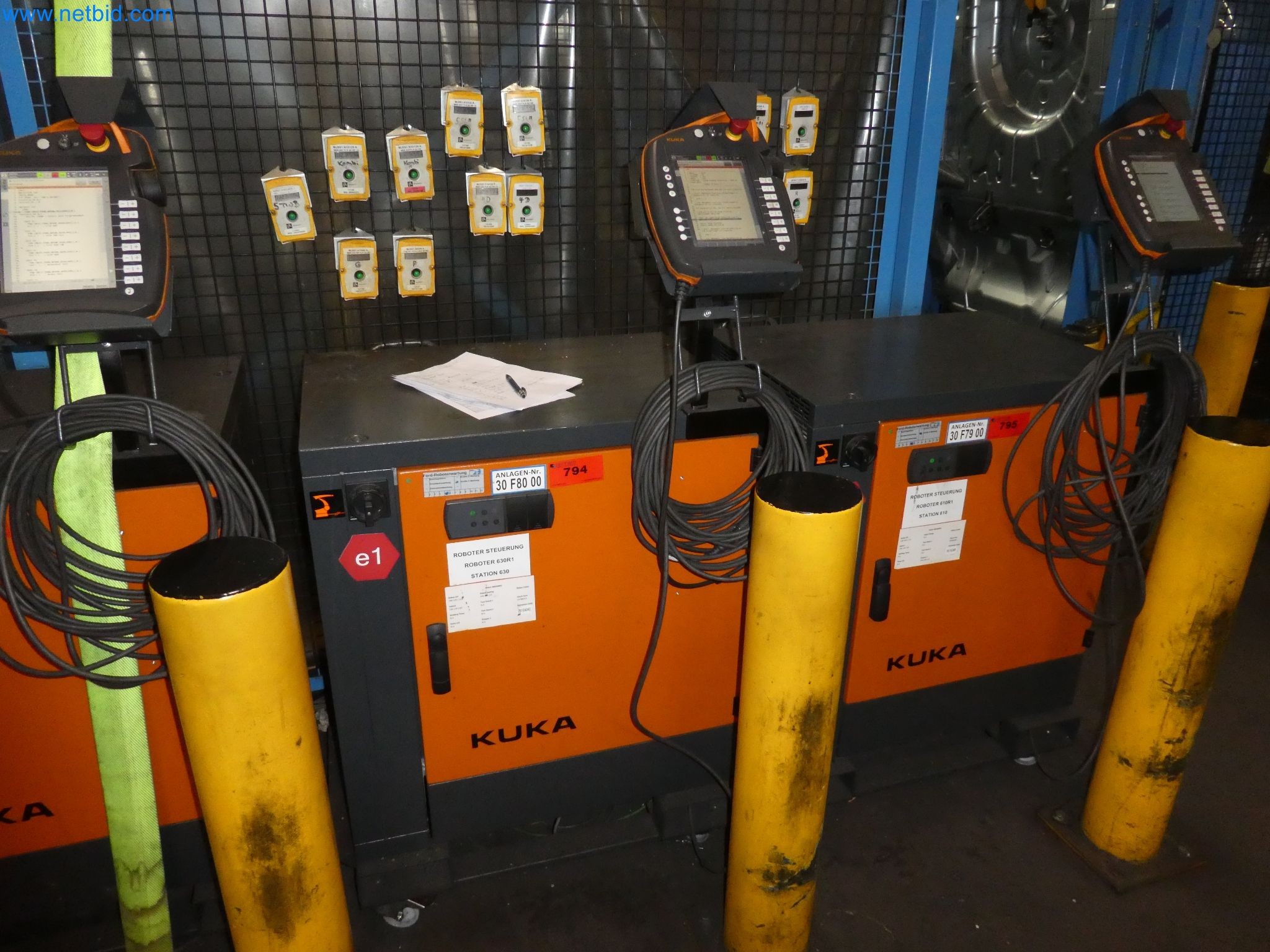 Robots, welding equipment and assembly accessories from the automotive industry-33