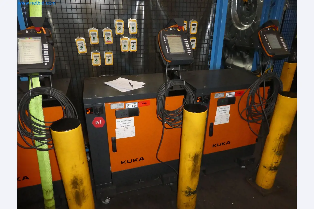 Robots, welding equipment and assembly accessories from the automotive industry-33