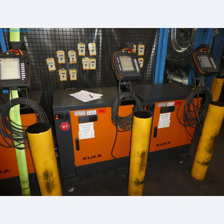 Robots, welding equipment and assembly accessories from the automotive industry-33