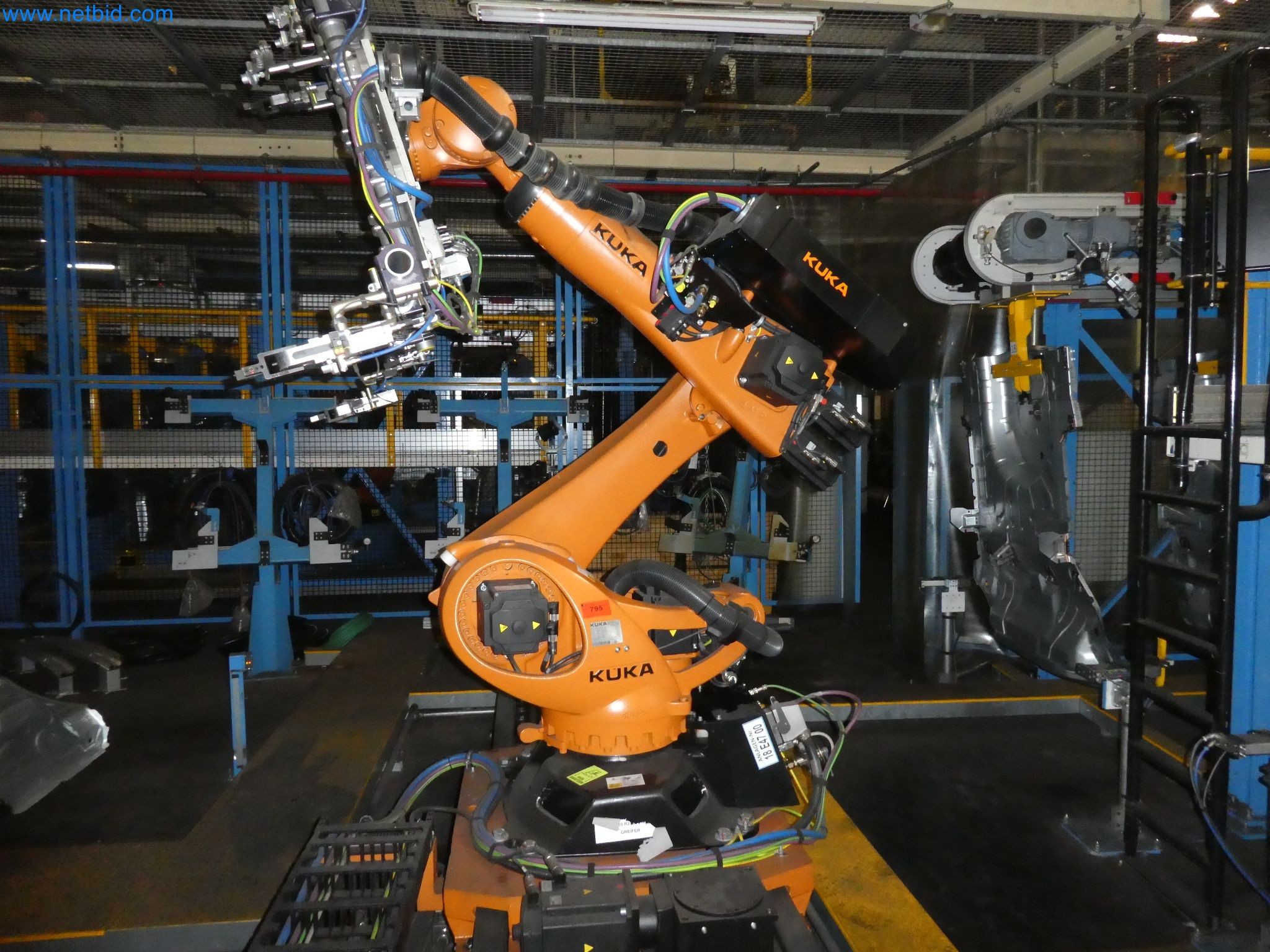 Robots, welding equipment and assembly accessories from the automotive industry-34
