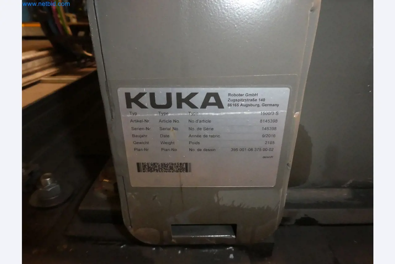 Robots, welding equipment and assembly accessories from the automotive industry-35