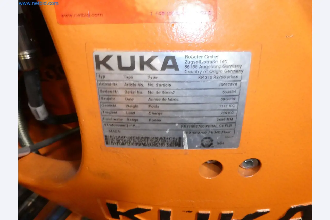 Robots, welding equipment and assembly accessories from the automotive industry-36