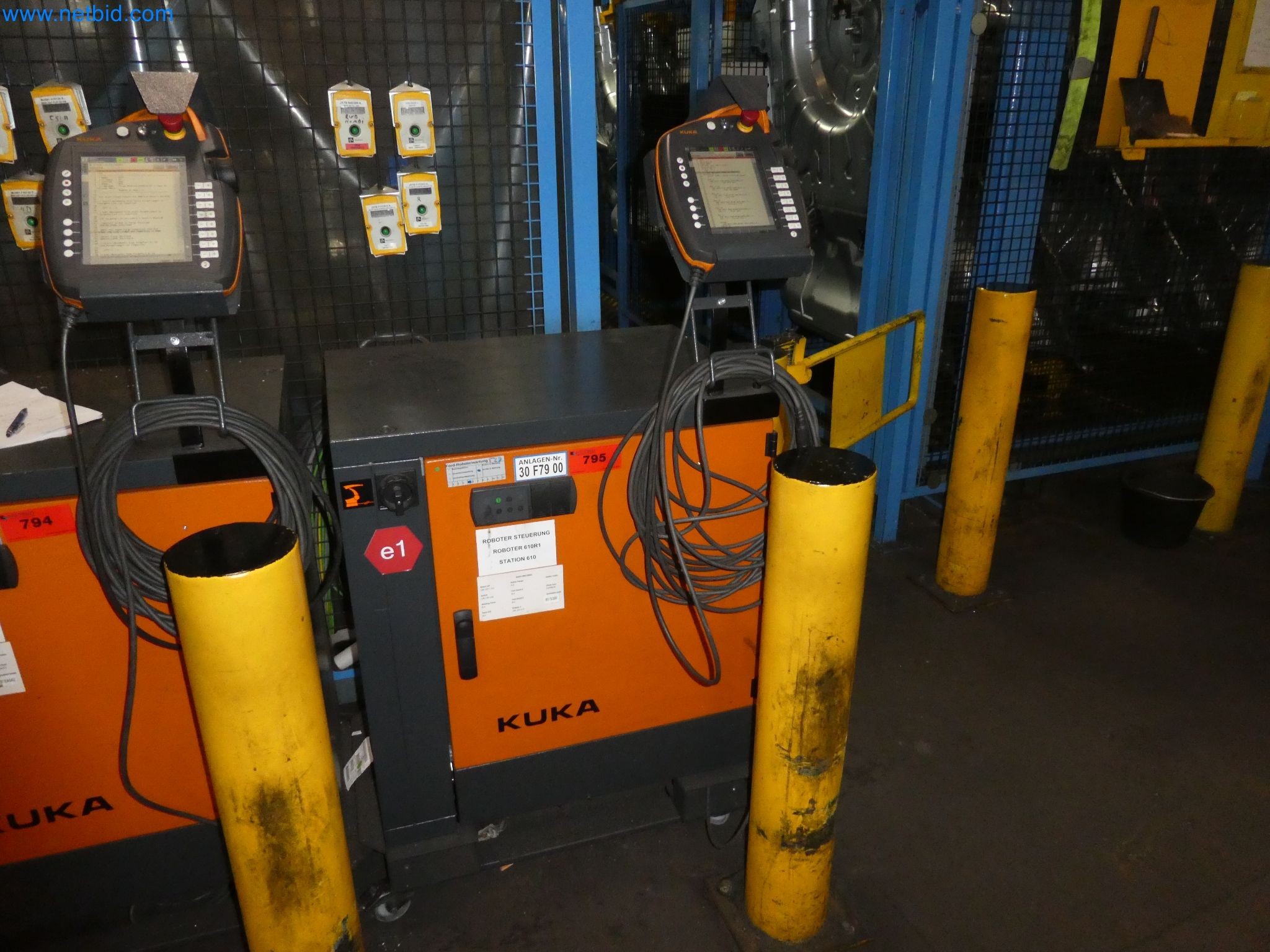 Robots, welding equipment and assembly accessories from the automotive industry-37