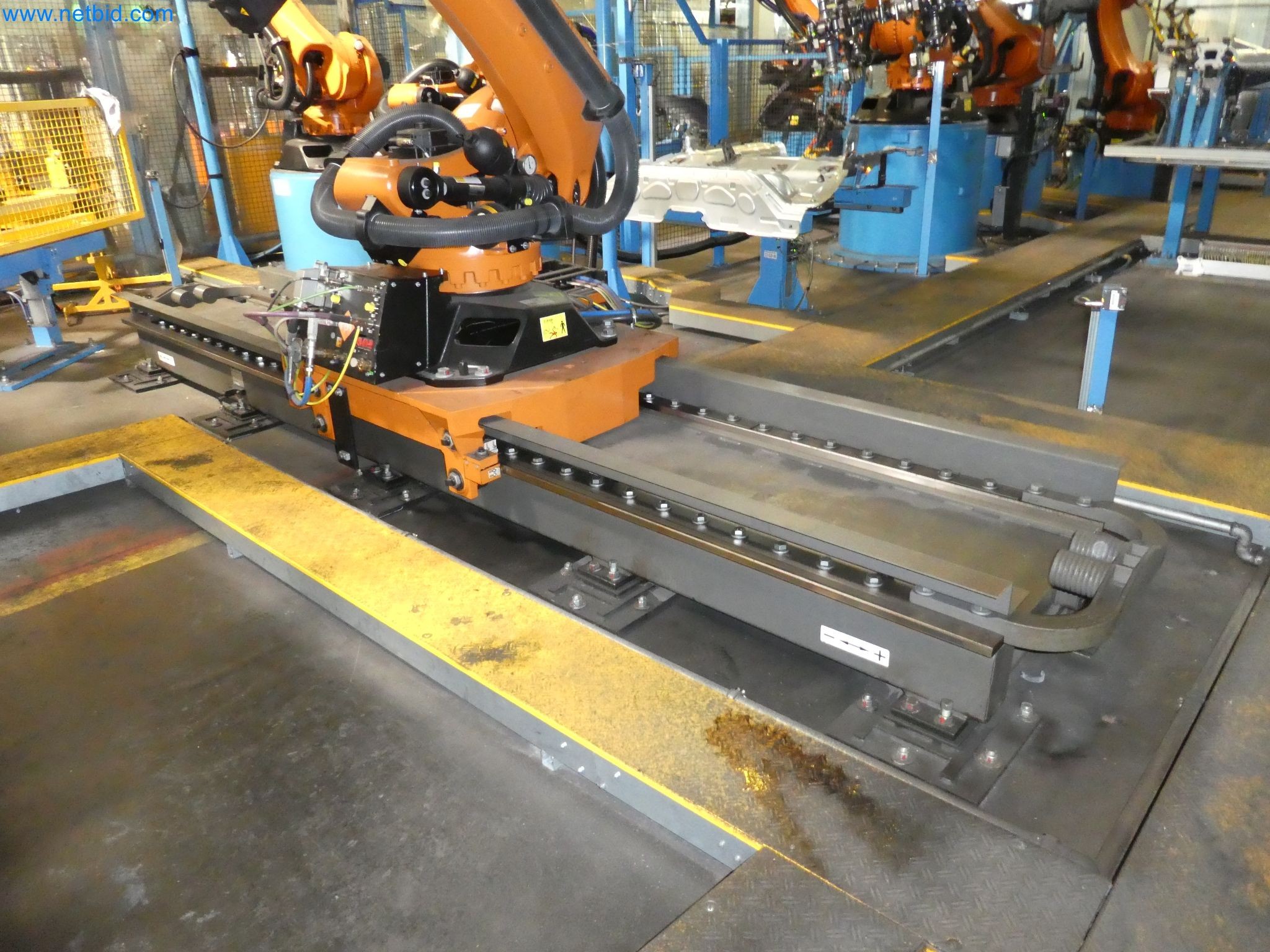 Robots, welding equipment and assembly accessories from the automotive industry-38