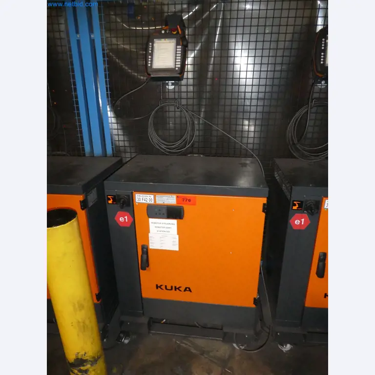 Robots, welding equipment and assembly accessories from the automotive industry-3