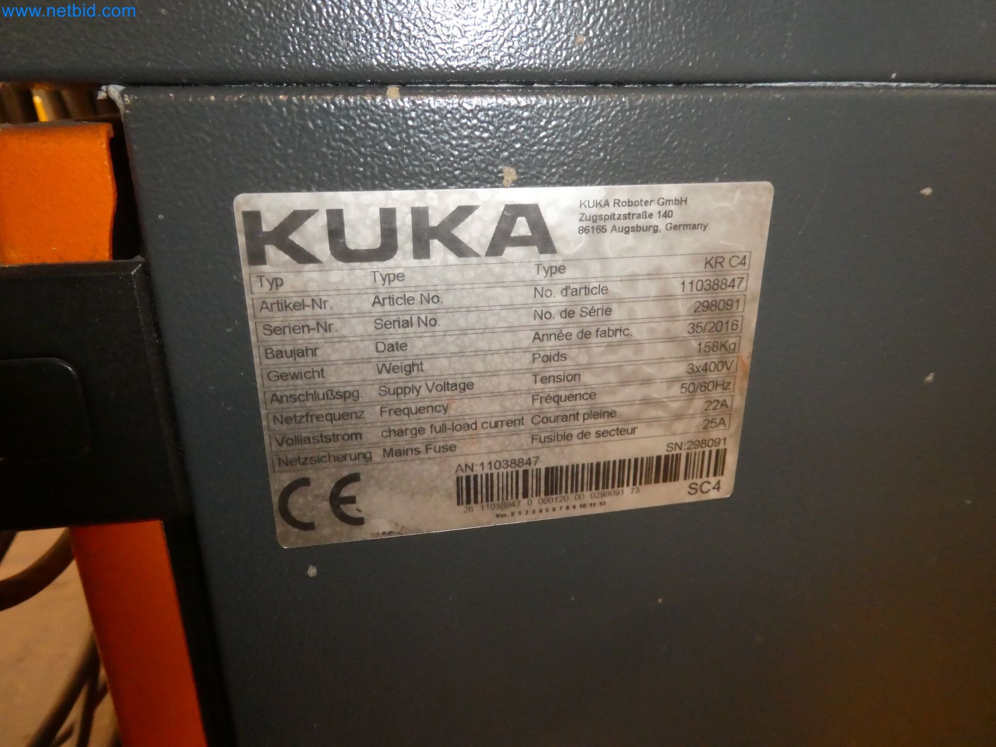 Robots, welding equipment and assembly accessories from the automotive industry-40