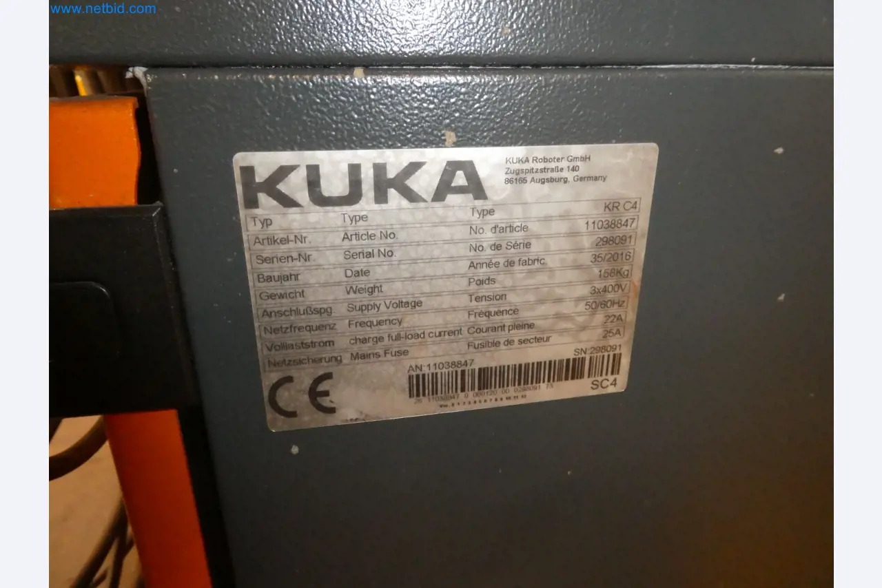 Robots, welding equipment and assembly accessories from the automotive industry-40