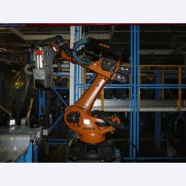 Robots, welding equipment and assembly accessories from the automotive industry-41