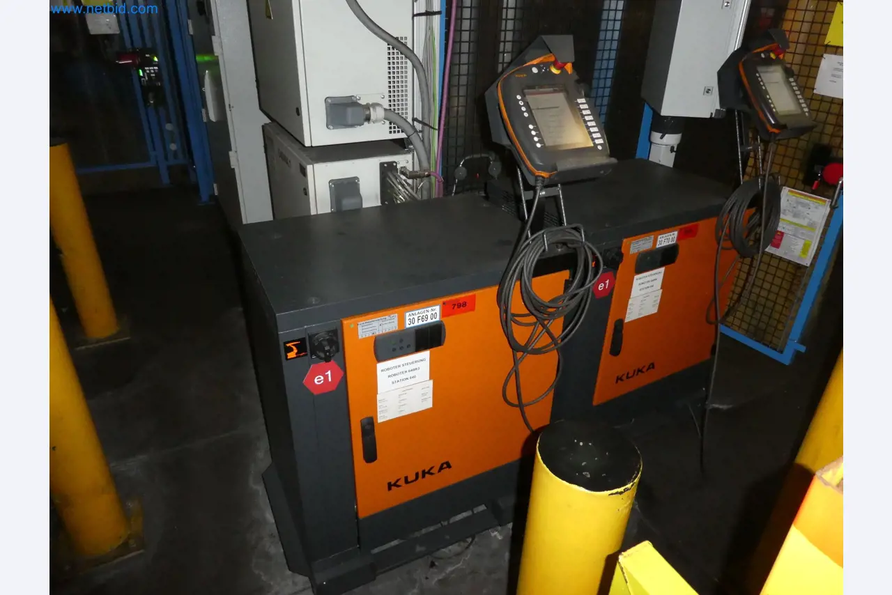 Robots, welding equipment and assembly accessories from the automotive industry-42